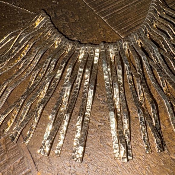 Elegant Necklace - Picture 2 of 5